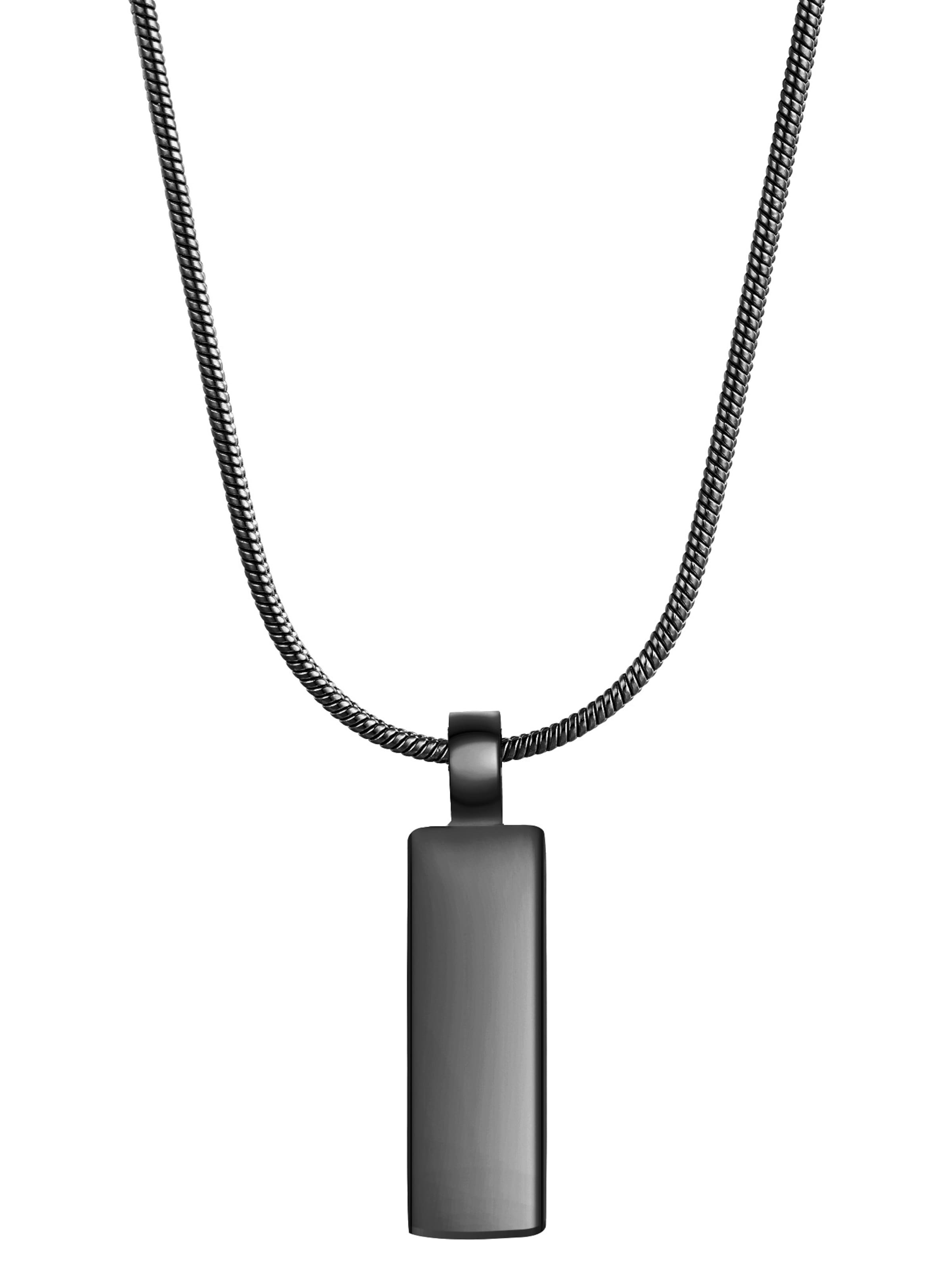 True Rebels - Cadena en negro: frente