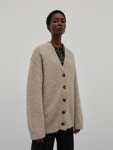 EDITED Knit Cardigan 'Peyton' in Beige: front