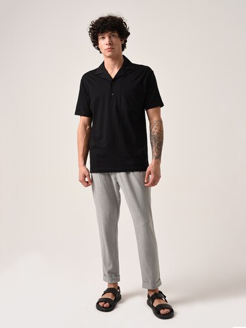 Antioch Regular fit Button Up Shirt in Black