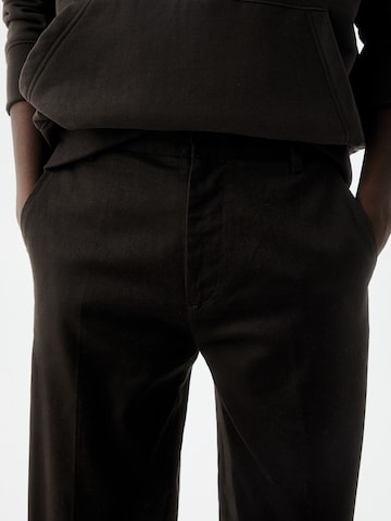 Pull&Bear Regular Trousers with creases in Brown