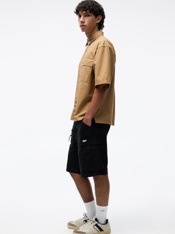 Pull&Bear Loosefit Cargobyxa i svart