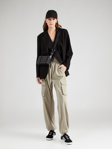 Wide leg Pantaloni cargo 'ONLCashi' di ONLY in verde