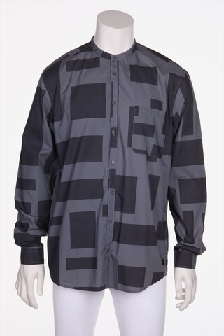 Tiger of Sweden Button Up Shirt in L in Grey: front