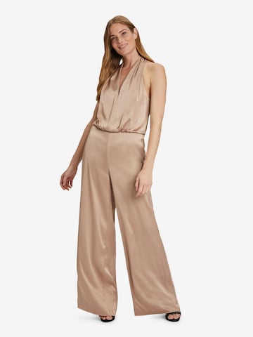 Tuta jumpsuit di Vera Mont in beige: frontale