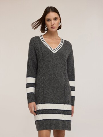 MOTIVI - Vestido en gris: frente