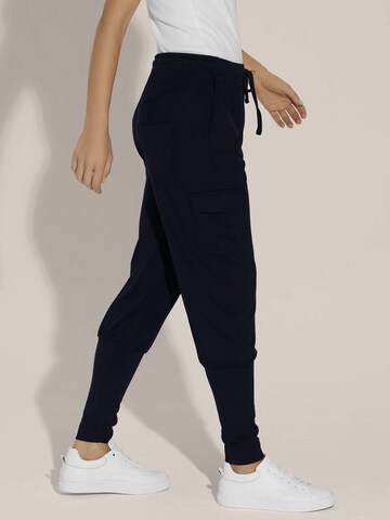 MADELEINE Tapered Hose in Blau