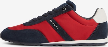 Baskets basses TOMMY HILFIGER en rouge : devant