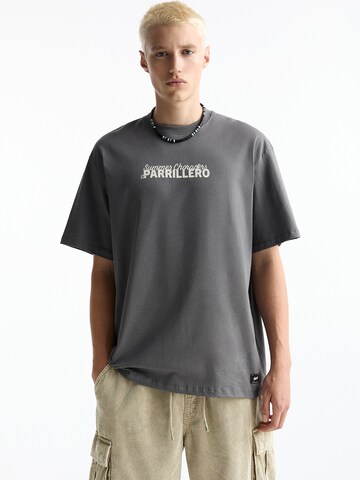 Tricou de la Pull&Bear pe gri