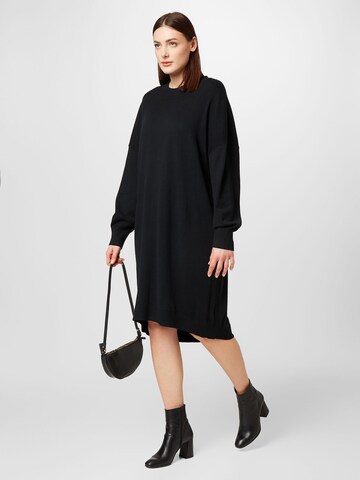 Esprit Curves Úpletové šaty – černá