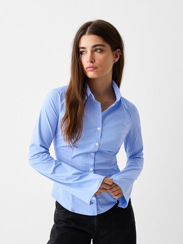 Bershka Blouse in Blauw: voorkant