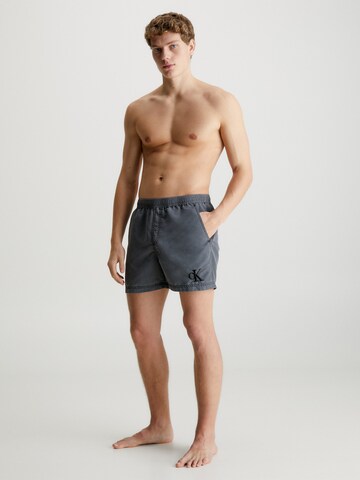 TOMMY HILFIGER Badeshorts in Schwarz