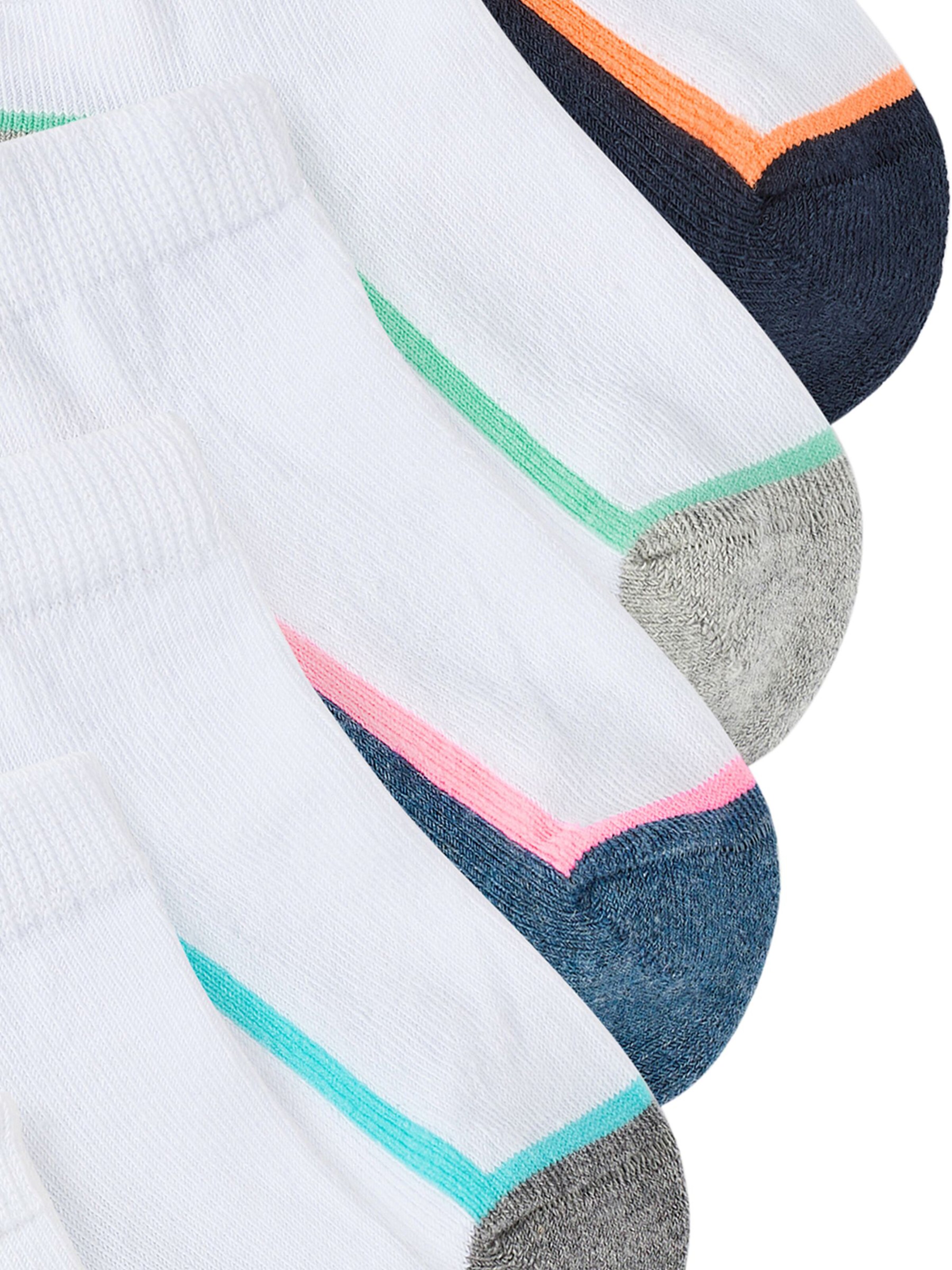 Next Sukat värissä valkoinen