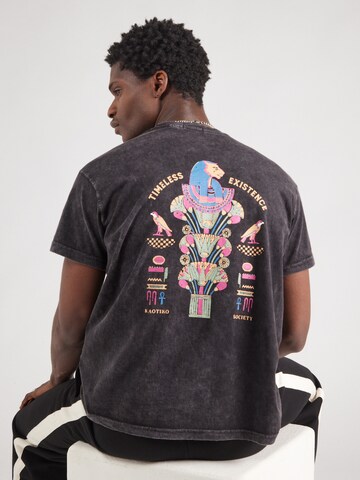 Kaotiko T-Shirt 'TIMELESS EXISTENCE' in Schwarz: Vorderseite