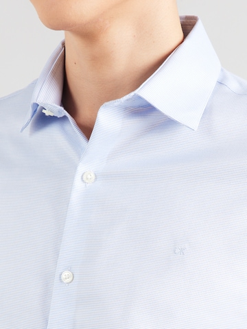 Calvin Klein Slim Fit Forretningsskjorte i blå