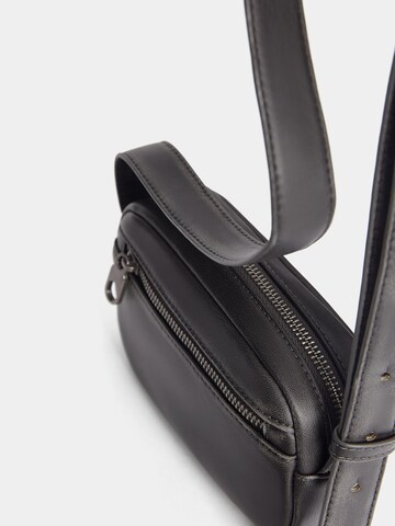 Pull&Bear Tasche in Schwarz