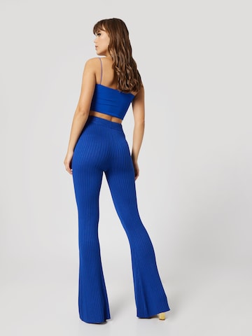 Katy Perry exclusive for ABOUT YOU Flared Broek 'Romina' in Blauw