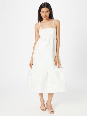 Robe 'Lizette' Gina Tricot en blanc