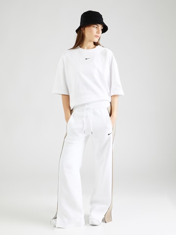 T-shirt 'ESSNTL' Nike Sportswear en blanc