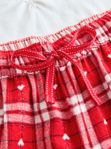 Pijama de la Next pe alb
