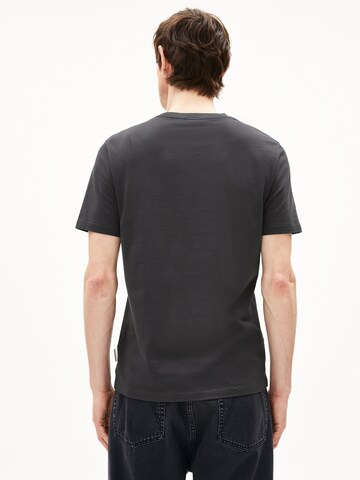 ARMEDANGELS Regular Fit T-Shirt 'JAAMES' in Grau