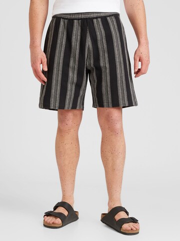 Carhartt WIP Loosefit Shorts 'Dodson' in Schwarz: predná strana