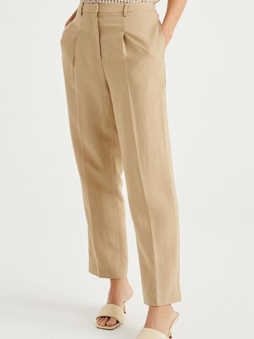 Regular Pantalon à plis WE Fashion en beige : devant