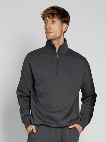 cut my fashion Tracksuit 'Paulius' in Grey