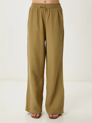 Completo pantalone di Happiness İstanbul in verde