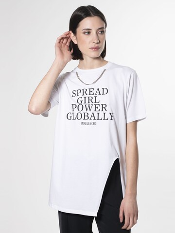 Influencer T-Shirt in Weiß: Vorderseite