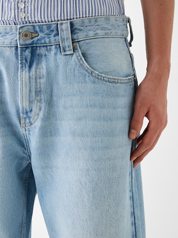 Bershka Loosefit Jeans in Blau