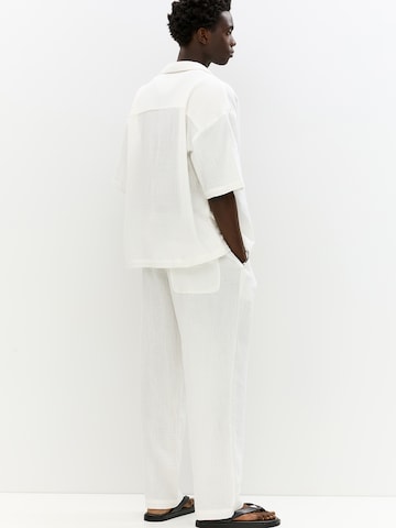 Pull&Bear Comfort Fit Skjorta i vit
