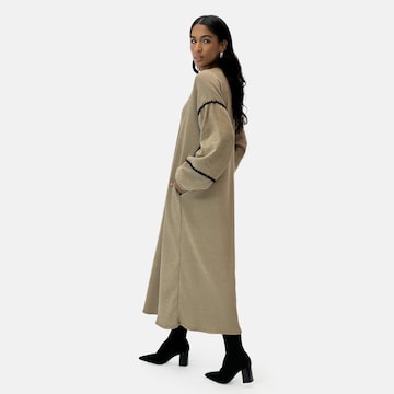 Elara Jurk in Beige