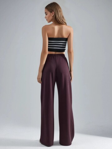 Busem Szeroka nogawka Spodnie w kolorze czerwony