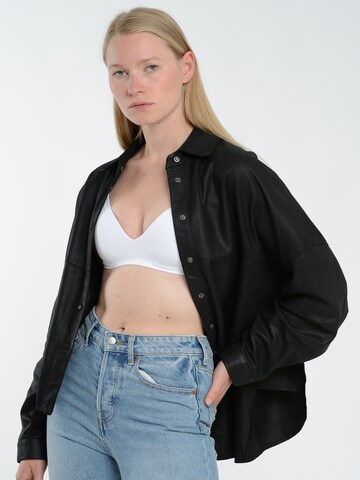 JAGGER & EVANS Between-Season Jacket in Black: front