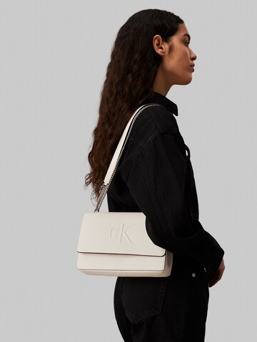 Calvin Klein Jeans Umhängetasche in Beige: Vorderseite