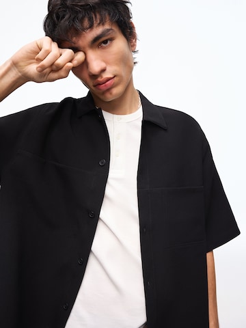 Comfort Fit Cămașă de la Bershka pe negru