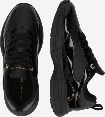 TOMMY HILFIGER Sneakers laag 'CHUNKY RUNNER PATENT' in Zwart