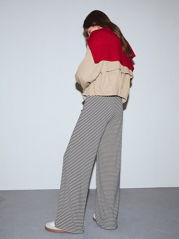 Bershka Wide Leg Housut värissä sininen