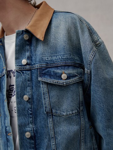 Tommy Jeans Jacke in Blau