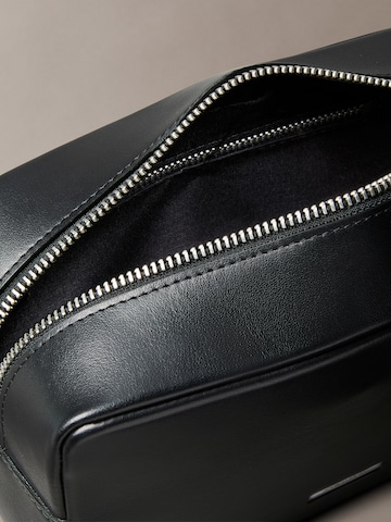 Calvin Klein Чанта за тоалетни принадлежности в черно