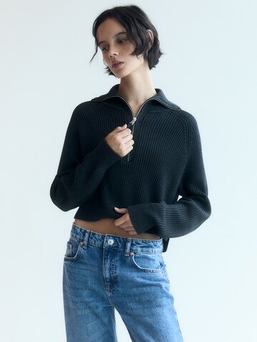 Pull&Bear Sweater in Grey: front