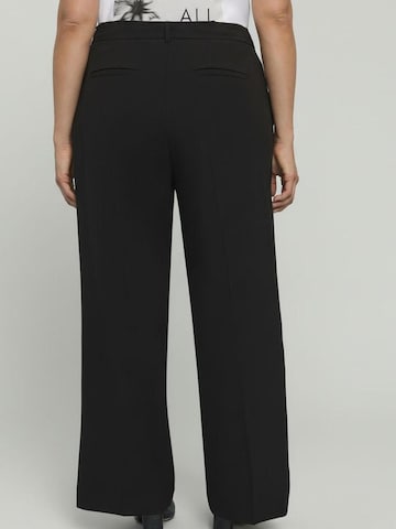 regular Pantaloni di Fiorella Rubino in nero