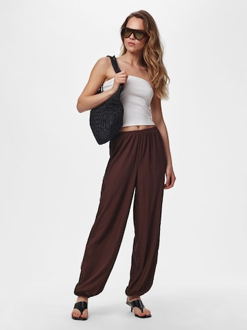 PIECES Regular Hose in Braun
