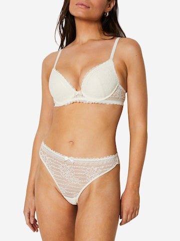 String 'Panama' di ETAM in beige