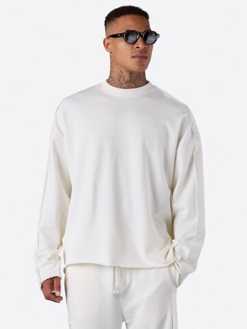 Sweat-shirt ESTEEM en blanc : devant