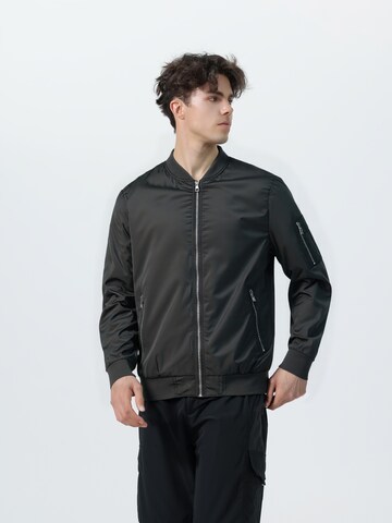 Youthup Between-Season Jacket in Black