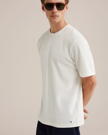 Tricou de la WE Fashion pe alb