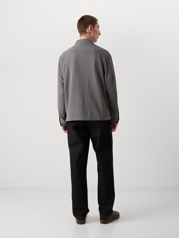 Calvin Klein Демисезонная куртка в Серый: сзади