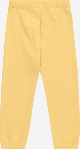 Tapered Pantaloni de la GAP pe galben