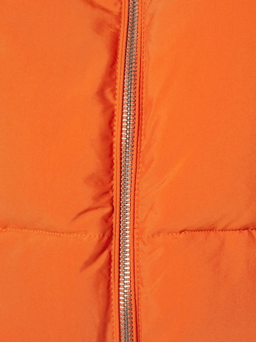 Bershka Zimska jakna | oranžna barva